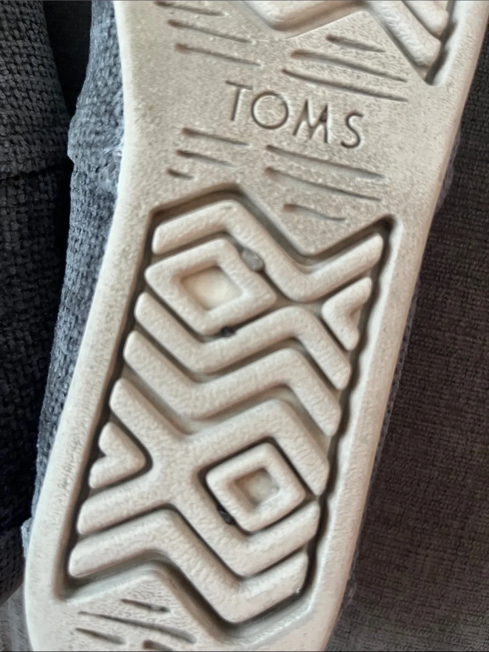 Toms Women’s textured Gray Woven Slip-On flats faux fur lined size 7 Excellent